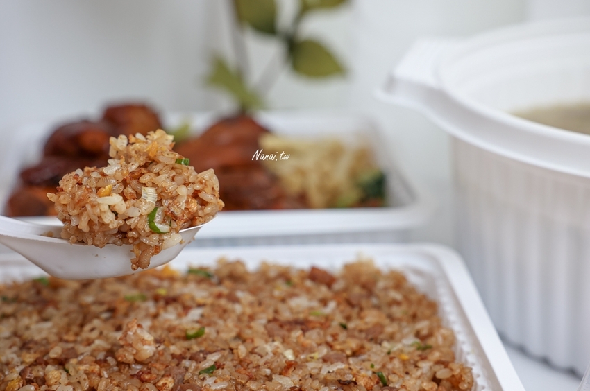 外帶合菜1300元有找！期間限量 董事長級私廚 五菜一湯，魚 蝦 魯豚蹄通通滿足，還有古早味酸菜豬肚湯，父親節這樣吃，松柏軒景觀餐廳