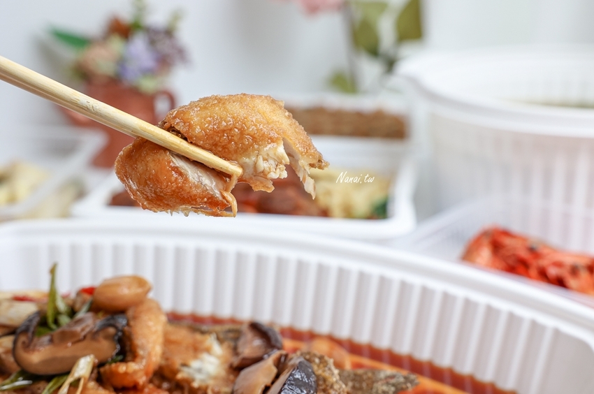 外帶合菜1300元有找！期間限量 董事長級私廚 五菜一湯，魚 蝦 魯豚蹄通通滿足，還有古早味酸菜豬肚湯，父親節這樣吃，松柏軒景觀餐廳