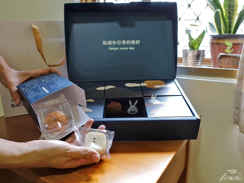 【糖鼎黑糖】中秋禮盒,清甜冰糖菊花磚搭配香酥黑糖肉鬆餅,質感包裝+提袋