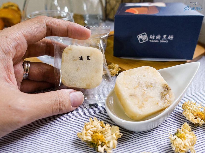 【糖鼎黑糖】中秋禮盒,清甜冰糖菊花磚搭配香酥黑糖肉鬆餅,質感包裝+提袋