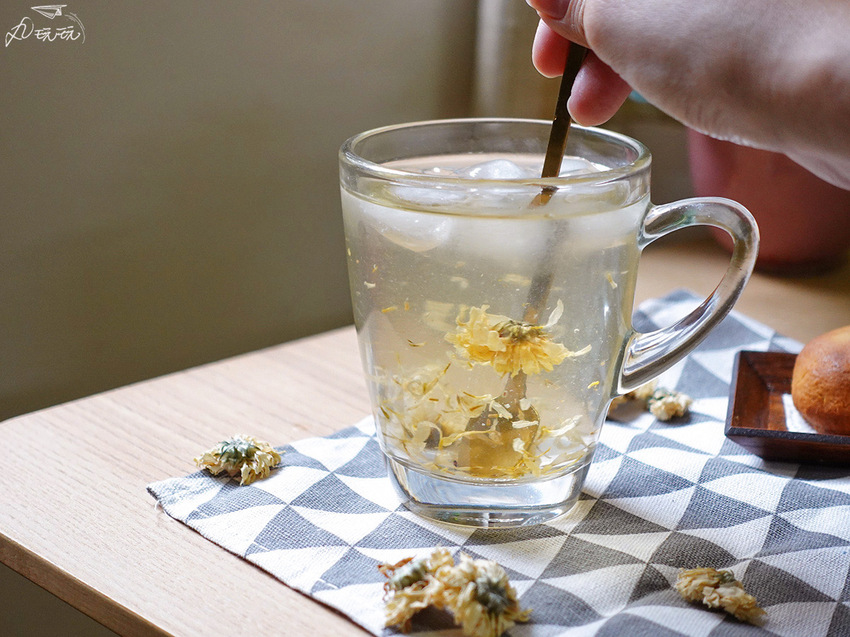 【糖鼎黑糖】中秋禮盒,清甜冰糖菊花磚搭配香酥黑糖肉鬆餅,質感包裝+提袋