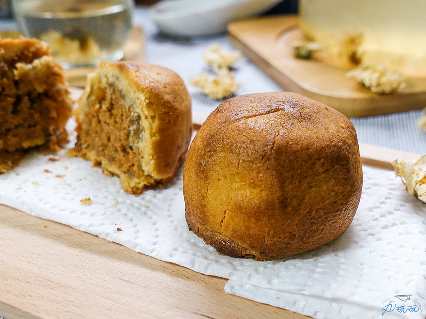 【糖鼎黑糖】中秋禮盒,清甜冰糖菊花磚搭配香酥黑糖肉鬆餅,質感包裝+提袋