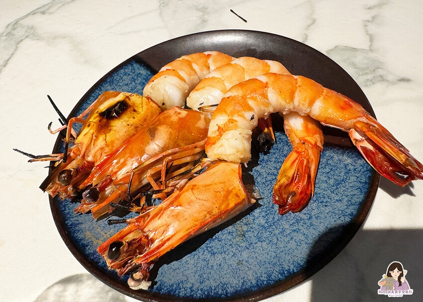 【台中燒肉】老井極上燒肉美村店,點了饕客專業和牛,專人剝蝦還