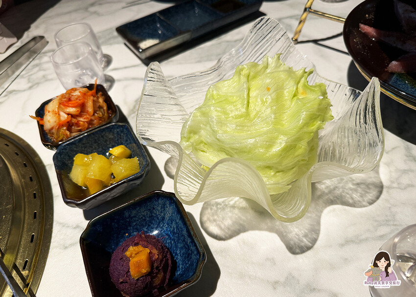 【台中燒肉】老井極上燒肉美村店,點了饕客專業和牛,專人剝蝦還