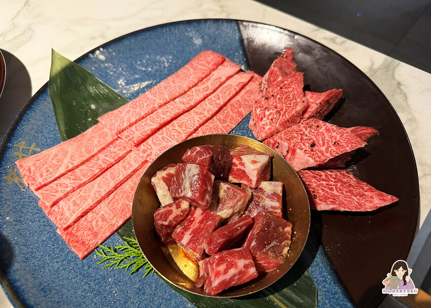 【台中燒肉】老井極上燒肉美村店,點了饕客專業和牛,專人剝蝦還