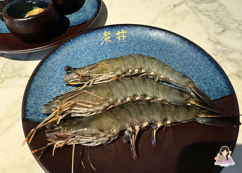 【台中燒肉】老井極上燒肉美村店,點了饕客專業和牛,專人剝蝦還