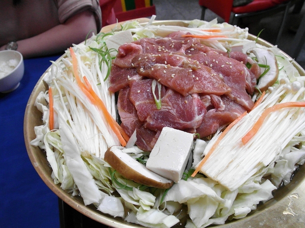 老韓家韓式廚房(台南分店)：【台南||東區】平價美味韓式料理！銅盤烤肉！老韓家。韓式廚房>>即將改名『韓屋 韓式廚房』