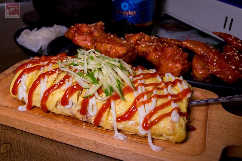 【臺南美食】開了10幾年台南韓式料理店，15道韓國小菜無限供應，供應韓國道地美食、烤肉及部隊鍋~韓朝崇明店 - 南人幫