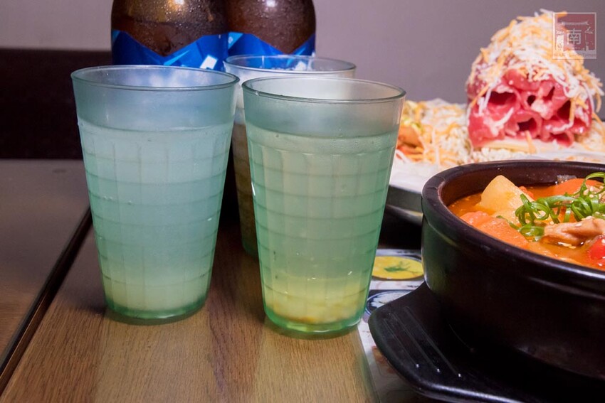 【臺南美食】開了10幾年台南韓式料理店,15道韓國小菜無限供應,供應韓國道地美食、烤肉及部隊鍋~韓朝崇明店 - 南人幫