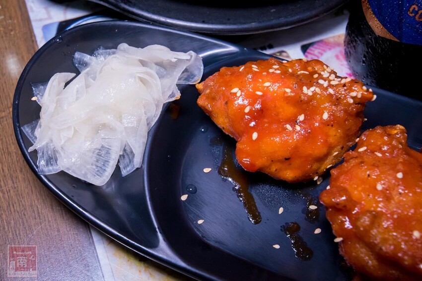 【臺南美食】開了10幾年台南韓式料理店,15道韓國小菜無限供應,供應韓國道地美食、烤肉及部隊鍋~韓朝崇明店 - 南人幫