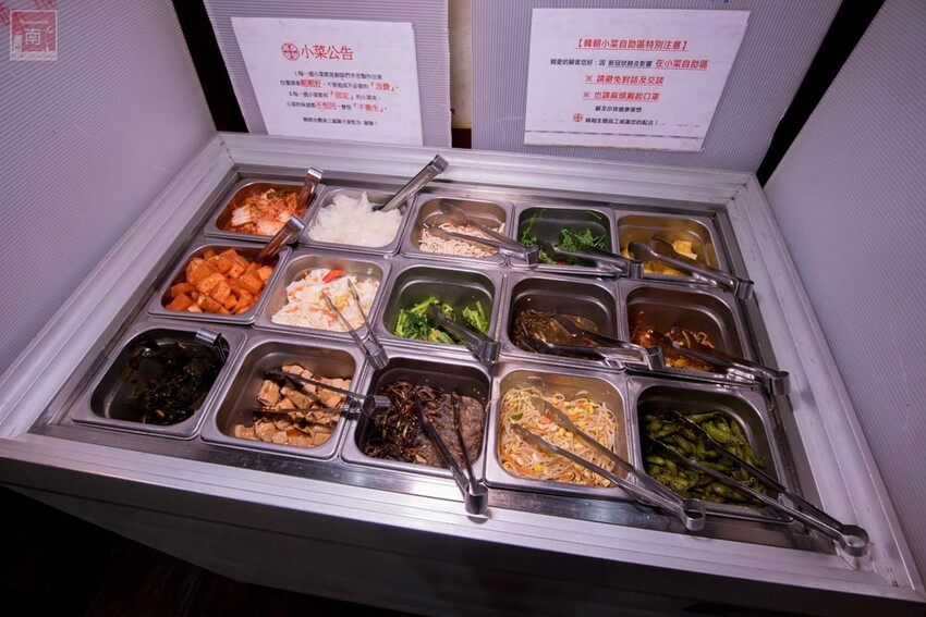 【臺南美食】開了10幾年台南韓式料理店，15道韓國小菜無限供應，供應韓國道地美食、烤肉及部隊鍋~韓朝崇明店 - 南人幫