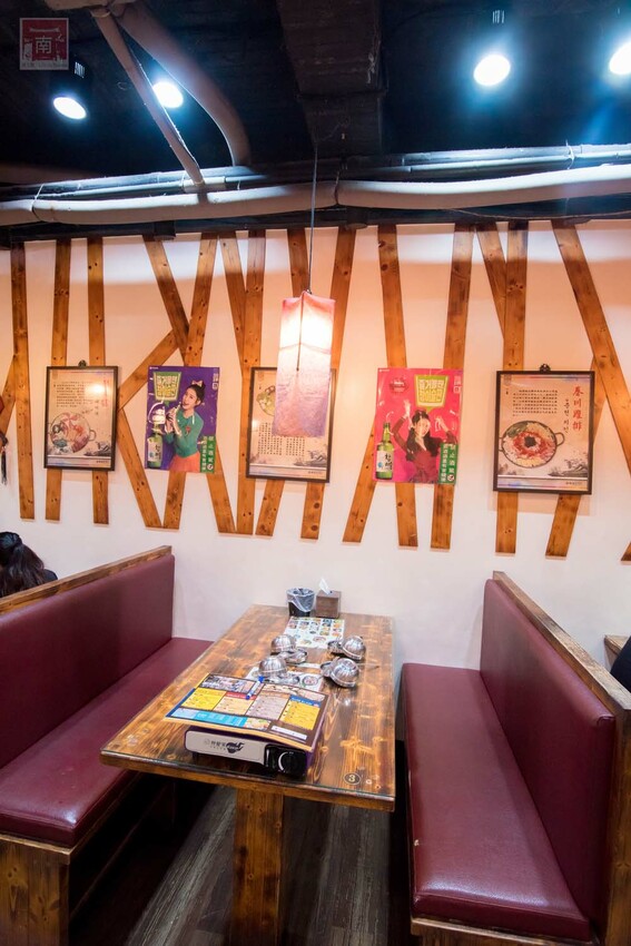 【臺南美食】開了10幾年台南韓式料理店，15道韓國小菜無限供應，供應韓國道地美食、烤肉及部隊鍋~韓朝崇明店 - 南人幫