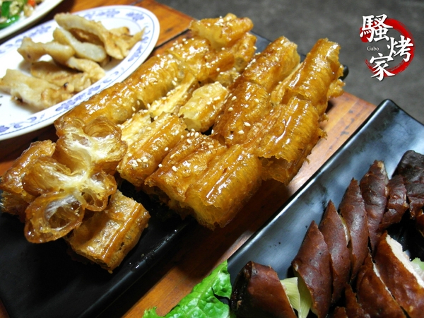 騷烤家(前鋒總店)：【台南||東區】油條也能『烤』來吃！堅持炭火＆鹽烤──府城騷烤家！