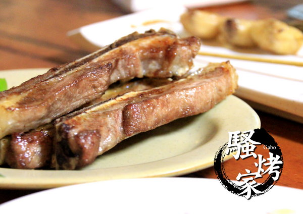 騷烤家(前鋒總店)：【台南||東區】油條也能『烤』來吃！堅持炭火＆鹽烤──府城騷烤家！