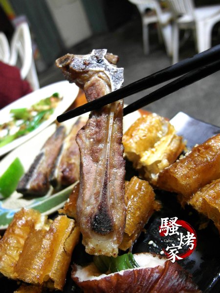 騷烤家(前鋒總店)：【台南||東區】油條也能『烤』來吃！堅持炭火＆鹽烤──府城騷烤家！