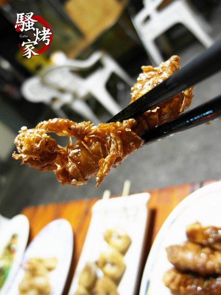 騷烤家(前鋒總店)：【台南||東區】油條也能『烤』來吃！堅持炭火＆鹽烤──府城騷烤家！