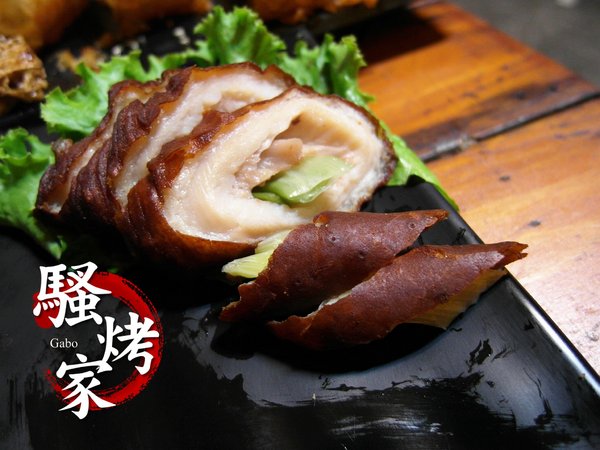 騷烤家(前鋒總店)：【台南||東區】油條也能『烤』來吃！堅持炭火＆鹽烤──府城騷烤家！