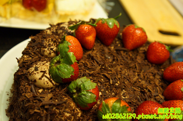 台灣茶奶茶(無)：【台南-東區】珍珠奶茶x4度C蛋糕...少女心奔放中~大推香蕉黑森林.草莓巧克力派.珍珠奶茶蛋糕.芋頭大泡芙.白玉珍珠楓糖捲...《台灣茶奶茶》