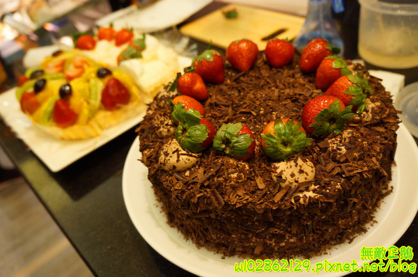 台灣茶奶茶(無)：【台南-東區】珍珠奶茶x4度C蛋糕...少女心奔放中~大推香蕉黑森林.草莓巧克力派.珍珠奶茶蛋糕.芋頭大泡芙.白玉珍珠楓糖捲...《台灣茶奶茶》