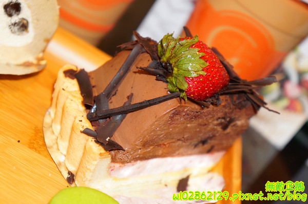 台灣茶奶茶(無)：【台南-東區】珍珠奶茶x4度C蛋糕...少女心奔放中~大推香蕉黑森林.草莓巧克力派.珍珠奶茶蛋糕.芋頭大泡芙.白玉珍珠楓糖捲...《台灣茶奶茶》