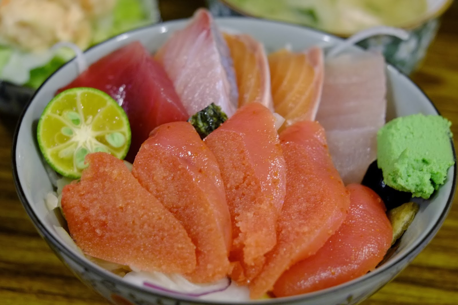 生魚片新鮮的丼飯 宇澤小鋪 - 台北 東區