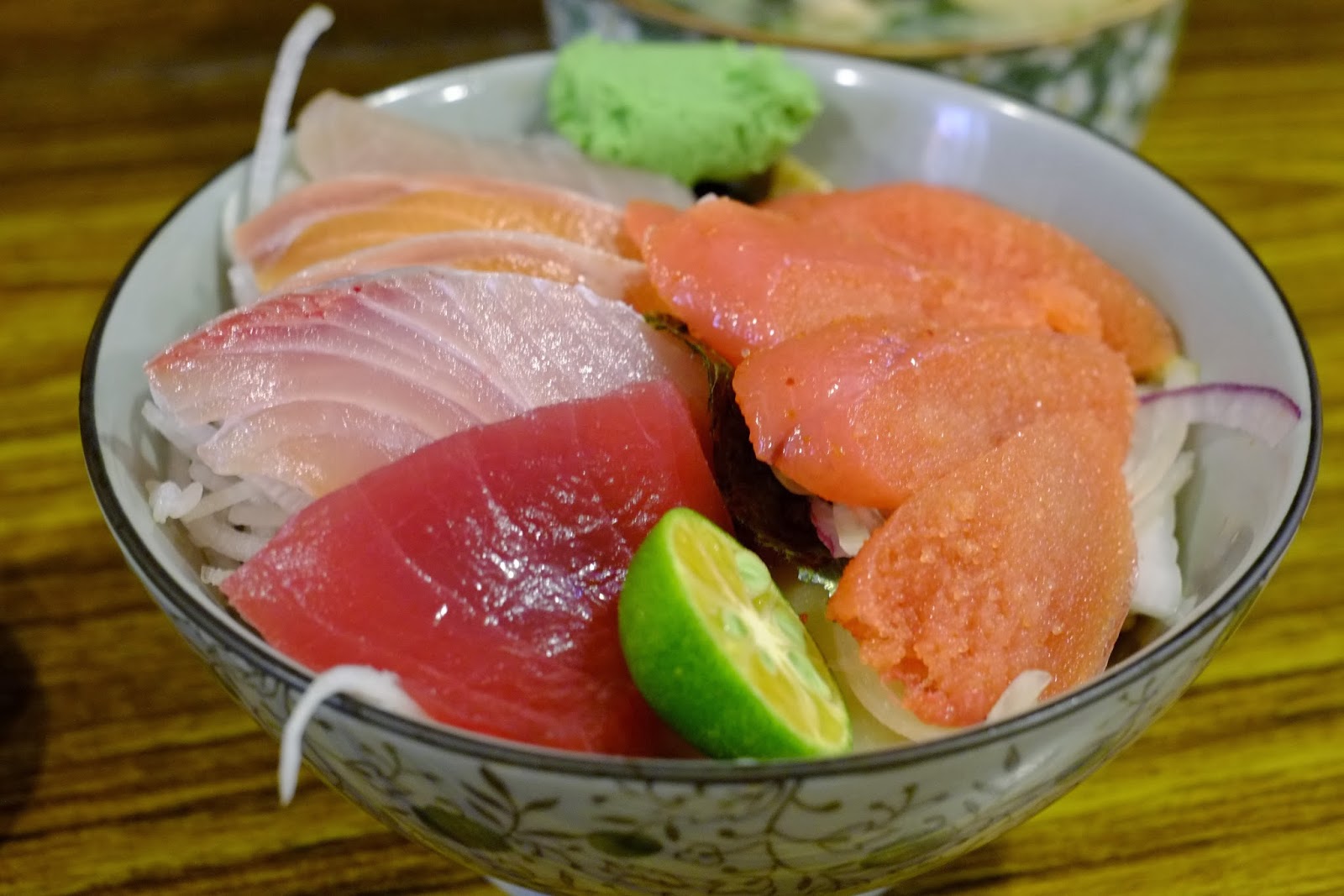 生魚片新鮮的丼飯 宇澤小鋪 - 台北 東區