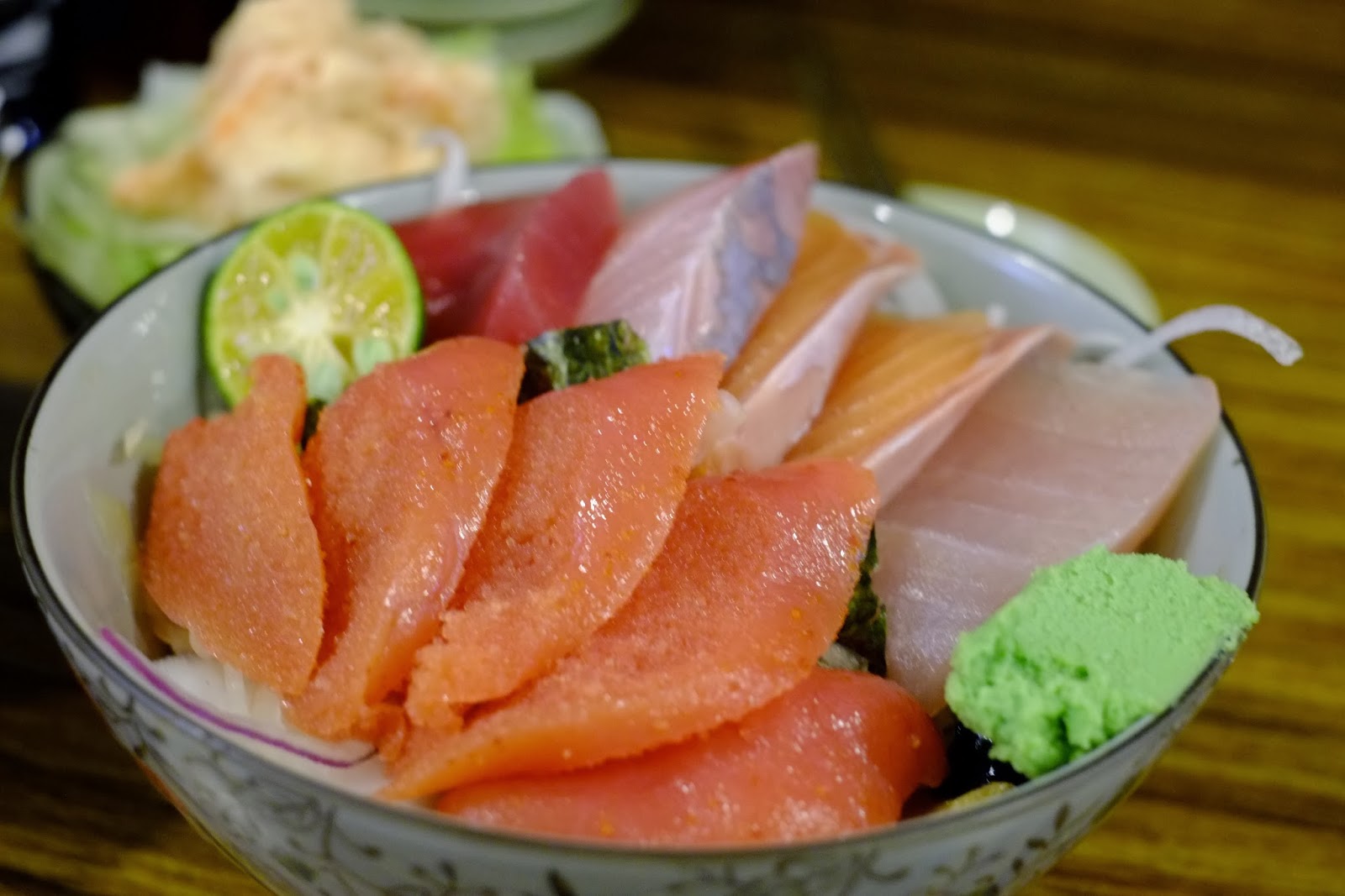 生魚片新鮮的丼飯 宇澤小鋪 - 台北 東區
