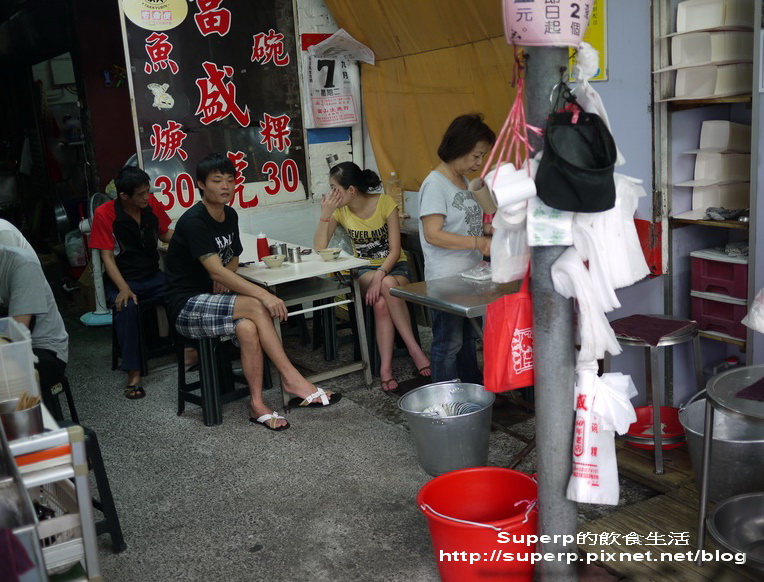 [南台灣食記]台南小吃二連發之富盛號的秒殺碗粿和金得春捲