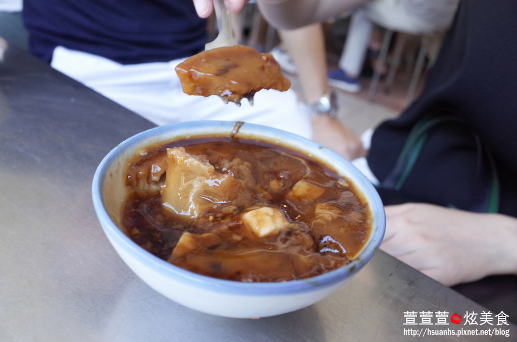 【台南一日遊 第三彈(3/6)】富盛號碗粿。傳承三代的60年老店 從叫賣攤車到店面 好吃沒有秘訣  就是認真堅持每個細節