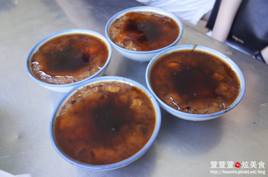 【台南一日遊 第三彈(3/6)】富盛號碗粿。傳承三代的60年老店 從叫賣攤車到店面 好吃沒有秘訣  就是認真堅持每個細節