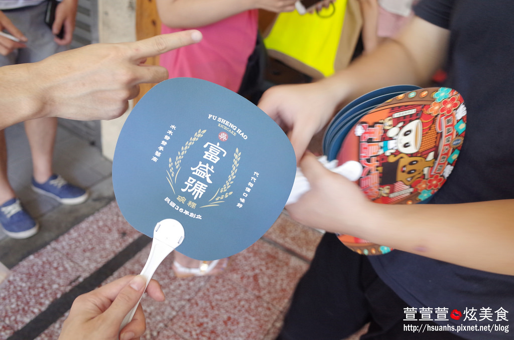 【台南一日遊 第三彈(3/6)】富盛號碗粿。傳承三代的60年老店 從叫賣攤車到店面 好吃沒有秘訣  就是認真堅持每個細節