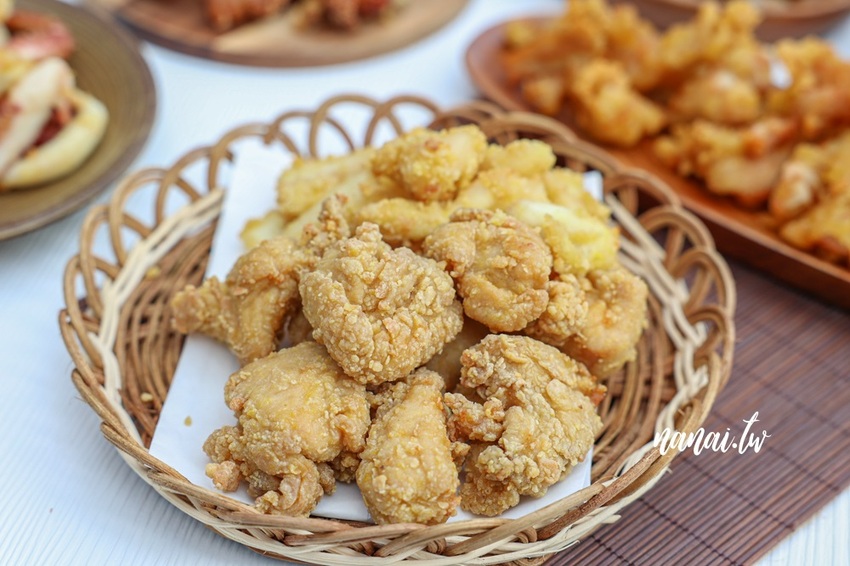 雞排比臉還要大！厚實雞排每口咬下狂噴肉汁超啾西。好成雞草屯創始總店 還有隱藏版豬蹄花、古早味鹹豬肉