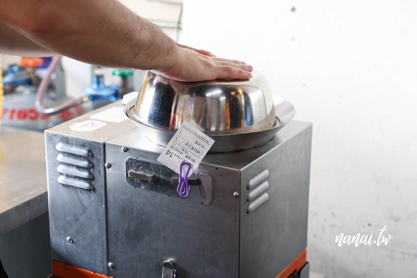 雞排比臉還要大！厚實雞排每口咬下狂噴肉汁超啾西。好成雞草屯創始總店 還有隱藏版豬蹄花、古早味鹹豬肉