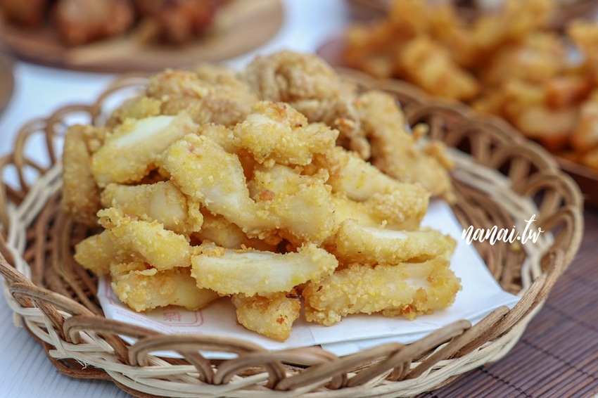 雞排比臉還要大！厚實雞排每口咬下狂噴肉汁超啾西。好成雞草屯創始總店 還有隱藏版豬蹄花、古早味鹹豬肉