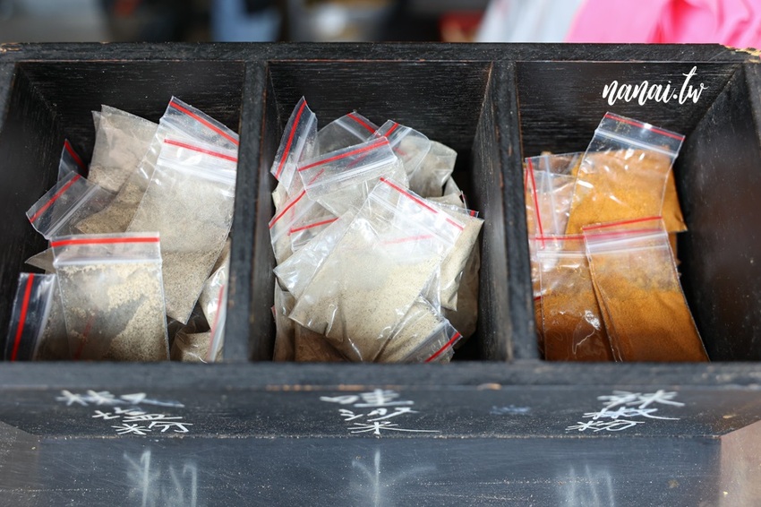 雞排比臉還要大！厚實雞排每口咬下狂噴肉汁超啾西。好成雞草屯創始總店 還有隱藏版豬蹄花、古早味鹹豬肉