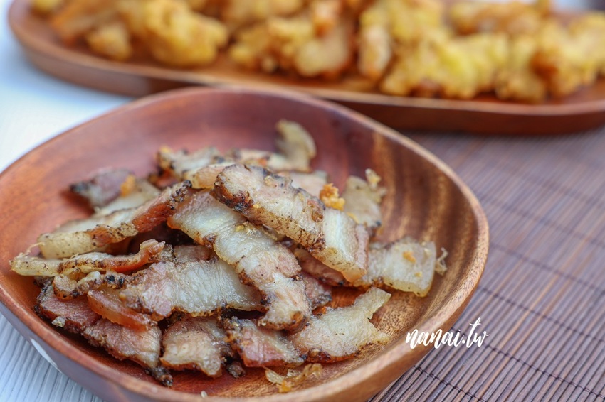 雞排比臉還要大！厚實雞排每口咬下狂噴肉汁超啾西。好成雞草屯創始總店 還有隱藏版豬蹄花、古早味鹹豬肉