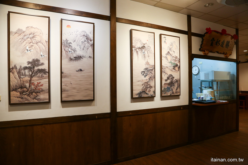 台南最鮮的小鮮肉牛肉麵!!眷村三代的牛肉麵專賣!獨特湯頭、精燉牛肉、霸氣超大水餃也讓人驚豔!「紅鶴牛肉麵」 - 台南好Food遊