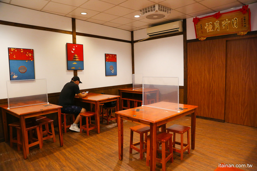 台南最鮮的小鮮肉牛肉麵!!眷村三代的牛肉麵專賣!獨特湯頭、精燉牛肉、霸氣超大水餃也讓人驚豔!「紅鶴牛肉麵」 - 台南好Food遊