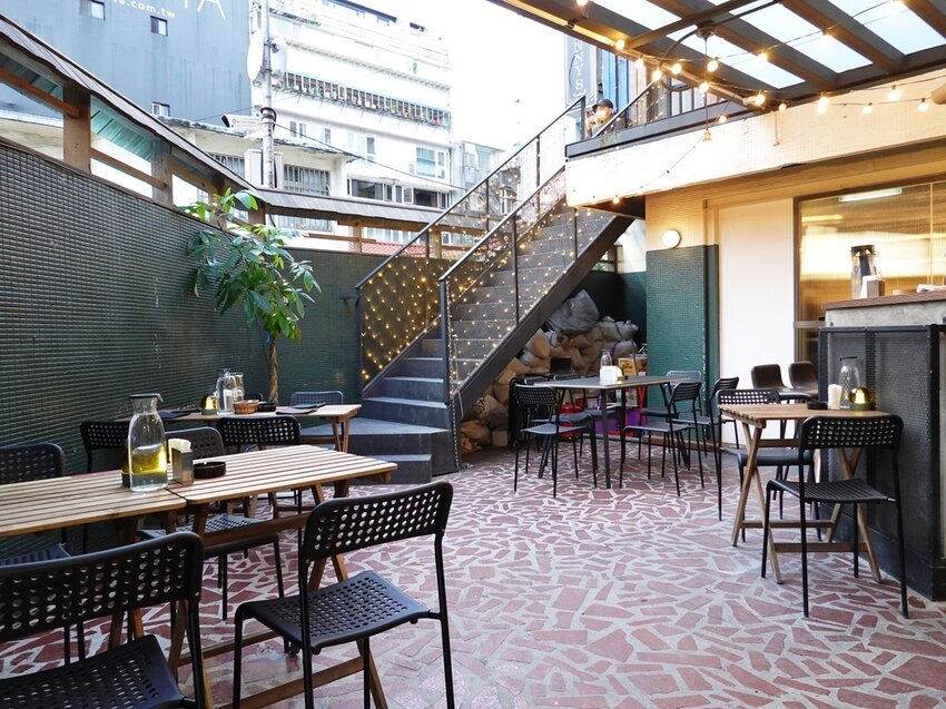 台北大安—浪苑 Garden of Rover｜座落東區三角窗 客製一晚專屬於你的微醺｜忠孝敦化站、統領百貨