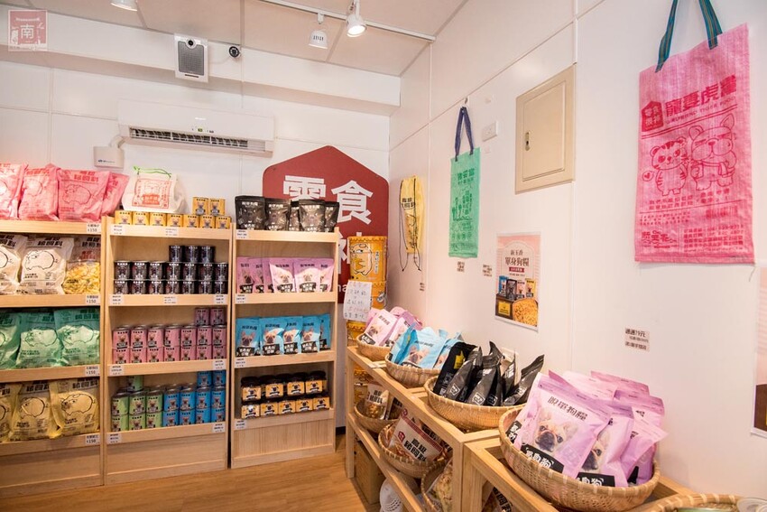 【台南伴手禮】單身狗吃了個寂寞！適用孤單寂寞覺得冷者食用！單身人士必買伴手禮；單身狗糧爆米花；豬飼料柑仔店 - 南人幫