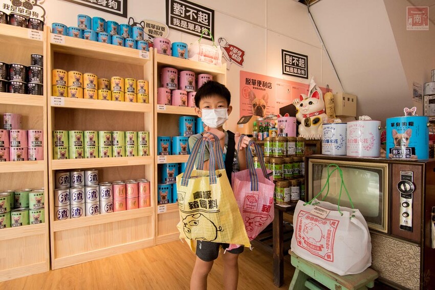 【台南伴手禮】單身狗吃了個寂寞！適用孤單寂寞覺得冷者食用！單身人士必買伴手禮；單身狗糧爆米花；豬飼料柑仔店 - 南人幫