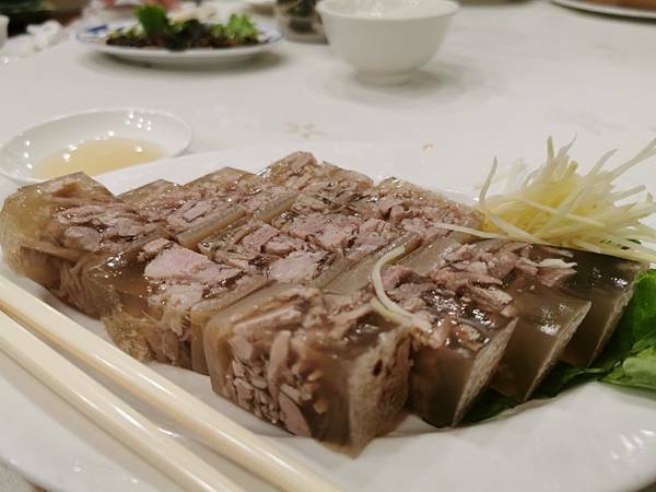 (台中/中區)沁園春。民國38年創立，超經典江南菜館 - COCO享天下(隆爸妤媽愛白白)