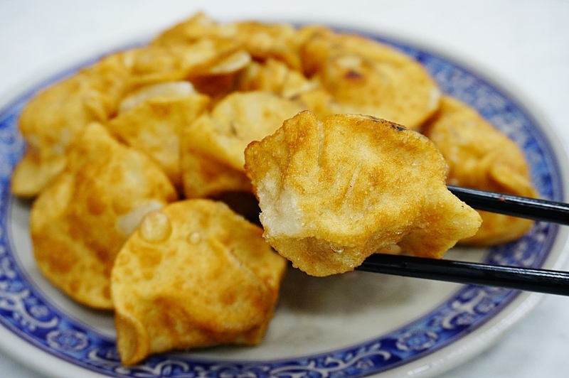 老牌山東水餃大王.炸水餃.山東燒雞.晴光市場美食.中山國小美食.老牌山東水餃大王菜單.
