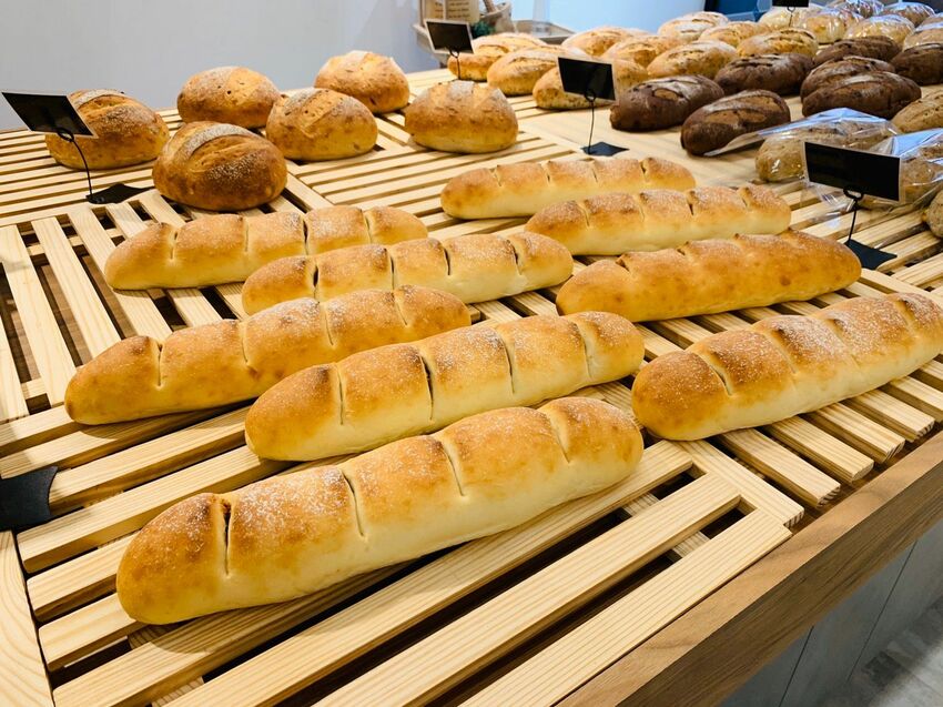 貝克窯·日式柴燒窯烤麵包 嚴選小農食材、紮實的口感、窯烤柴香太好吃了😋