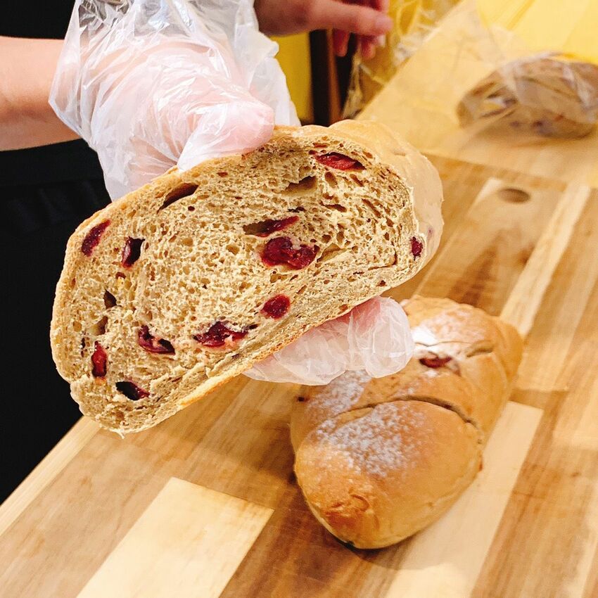 貝克窯·日式柴燒窯烤麵包 嚴選小農食材、紮實的口感、窯烤柴香太好吃了😋