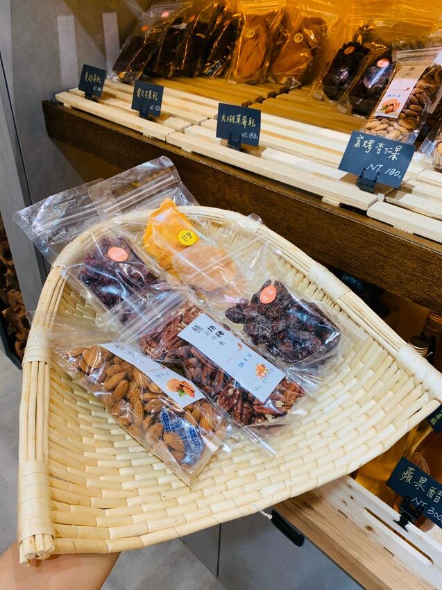 貝克窯·日式柴燒窯烤麵包 嚴選小農食材、紮實的口感、窯烤柴香太好吃了😋