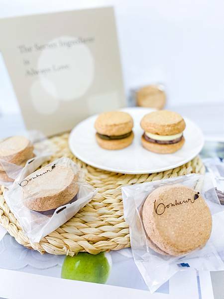 (宅配美食)Bonheur Cookie小小幸福手作烘焙食事 等待五個月超人氣秒殺甜點美食手速要快才吃得到 手作達克瓦茲推薦 不過甜口味經典美味
