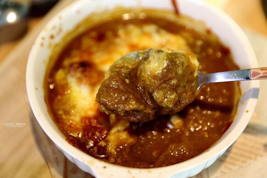 田野裡的老宅秘境餐廳!一望無際翠綠稻田 異國咖哩料理&百多款啤酒|熊轉家田咖喱(台中霧峰景觀餐廳)