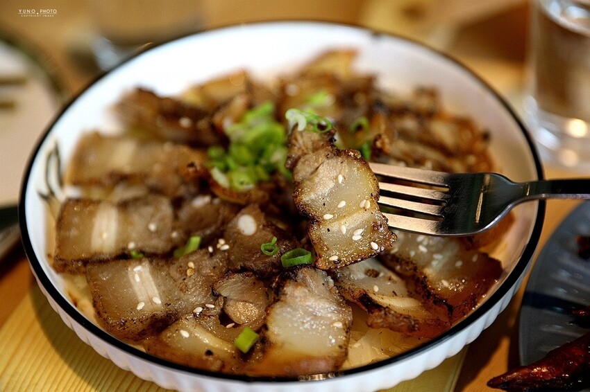 田野裡的老宅秘境餐廳!一望無際翠綠稻田 異國咖哩料理&百多款啤酒|熊轉家田咖喱(台中霧峰景觀餐廳)