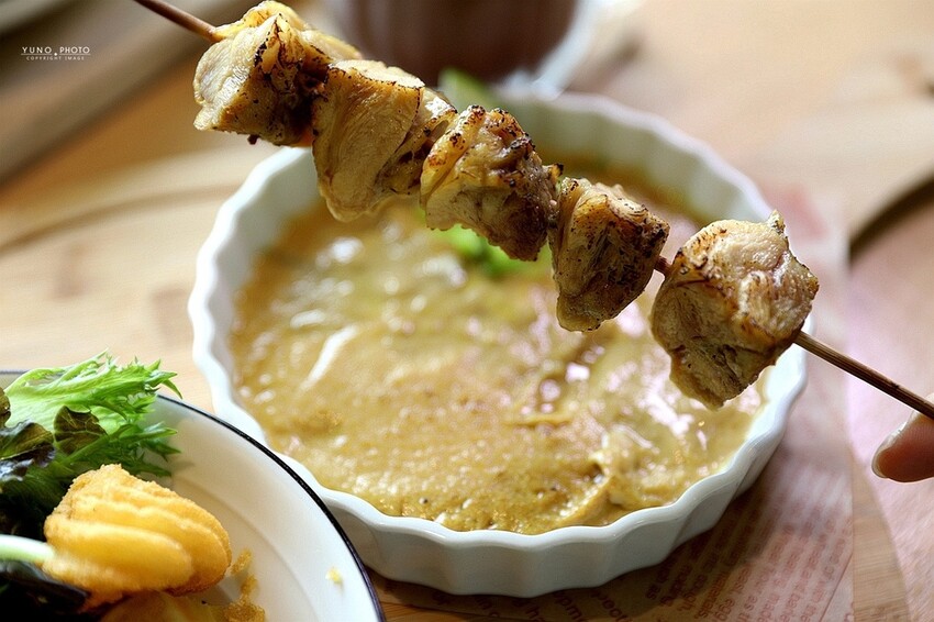 田野裡的老宅秘境餐廳!一望無際翠綠稻田 異國咖哩料理&百多款啤酒|熊轉家田咖喱(台中霧峰景觀餐廳)